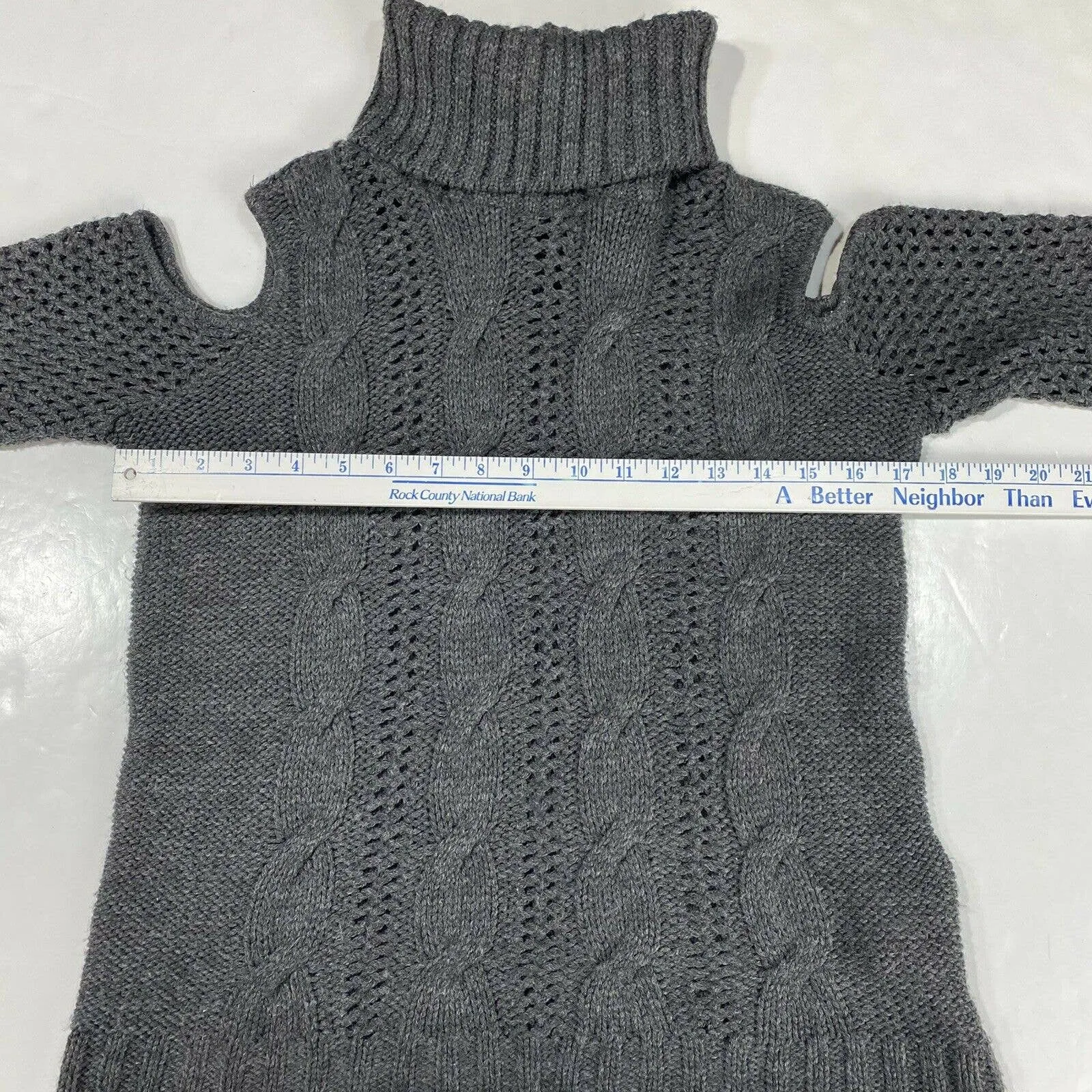 American Eagle Chunky Knit Sweater Sz Small Gray Cold Shoulder Long Sleeve Top