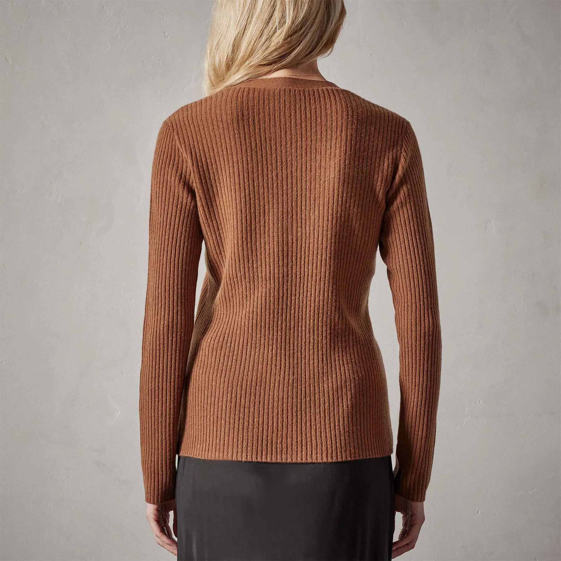 Recycled Cashmere Skinny Rib Soft V Neck - Gingerbread