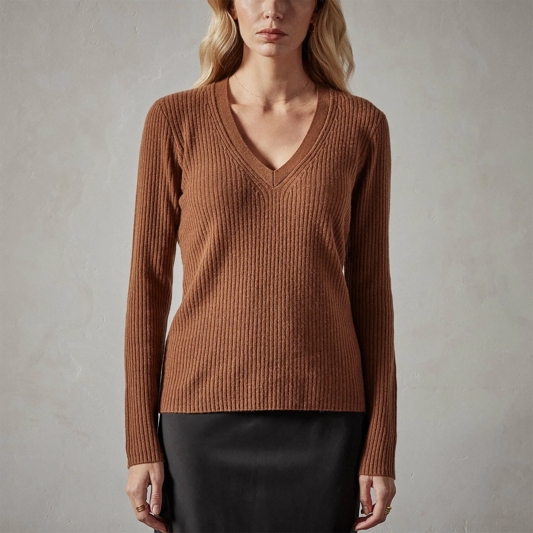 Recycled Cashmere Skinny Rib Soft V Neck - Gingerbread