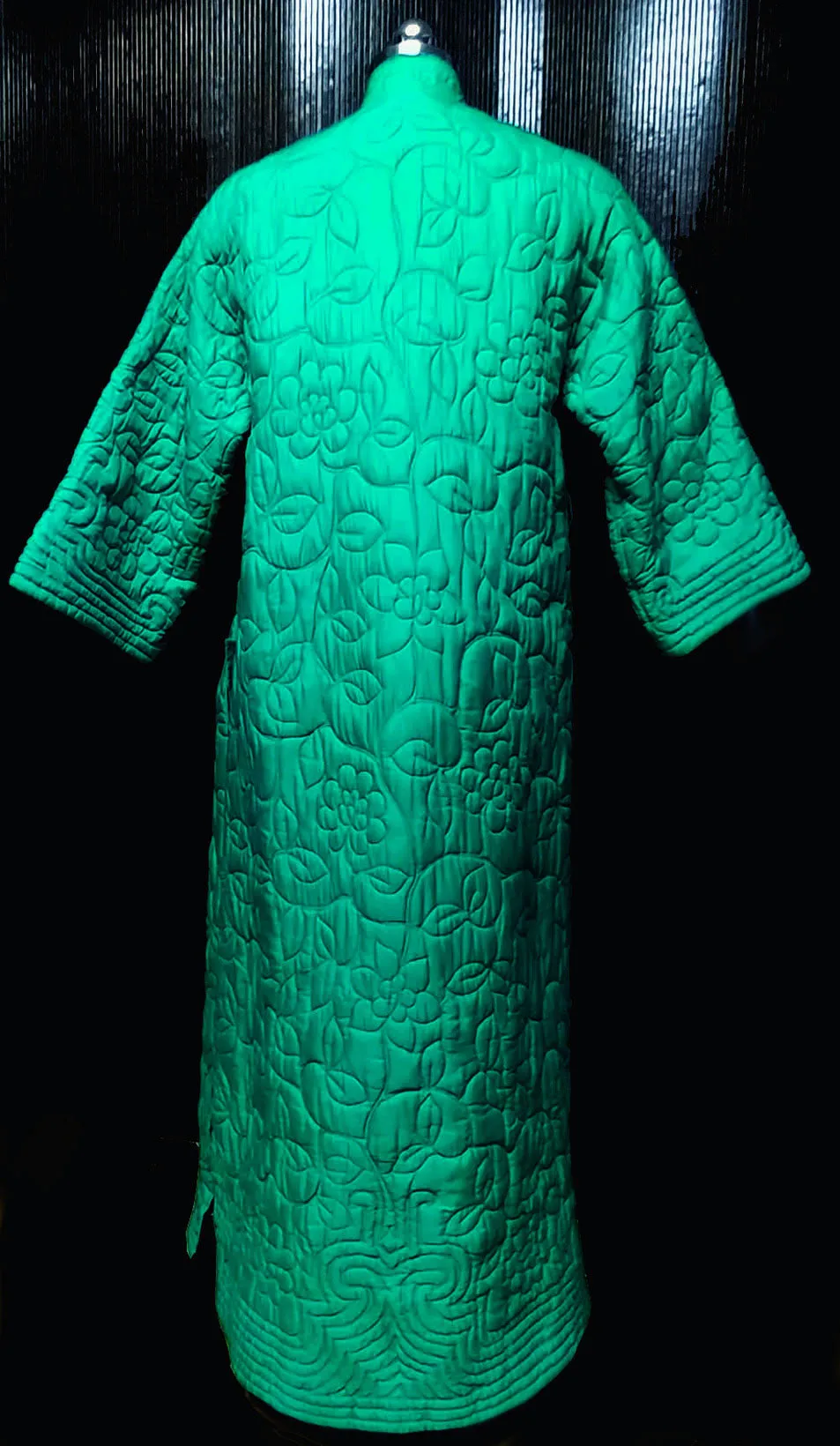 *VINTAGE '50s / '60s MACY'S MARCHIONESS METAL ZIP UP SILK & RAYON QUILTED DRESSING GOWN / ROBE MADE IN HONG KONG WITH METAL ZIPPER IN EMERALD ISLE