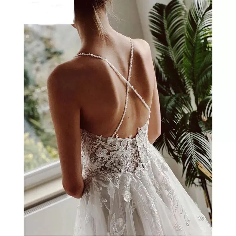 Wedding Dresses V-Neck Tulle Spaghetti Straps Outdoor